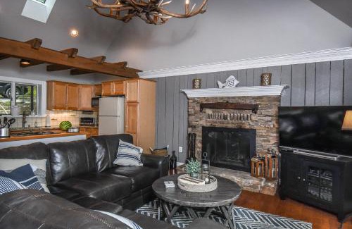 Oakland Casa | Bearfoot Lodge