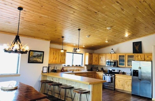 Ruidoso Cabina | BearLuckLodge! Amazing Cabin-Hot Tub, Views, Game Room/Arcade, Location, Peloton