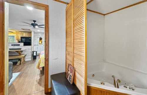 Maggie Valley Casa | Bearly Behaving Creekside
