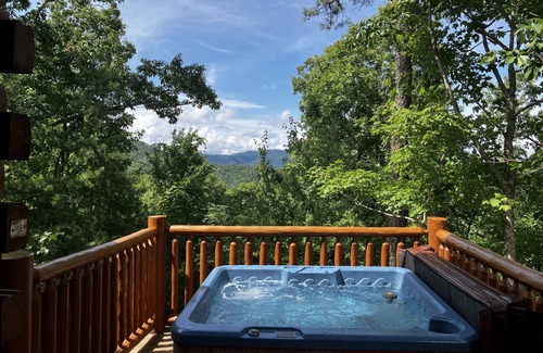 Gatlinburg - Pigeon Forge Cabina | Osos Abound-- un Admite animales, cabina de lujo con impresionantes vistas