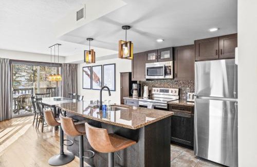 Copperstone Resort Casa | Bears Den 2BR Getaway with Hot Tub, BBQ Near DT