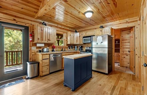Rockbridge Cabina | Beartastic Outlook| Hocking Hills
