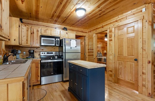 Rockbridge Cabina | Beartastic Outlook| Hocking Hills