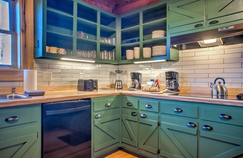 Fairview Casa | Bearwallow Lodge | Peaceful Retreat with Hot Tub and Outstanding Mountain Views