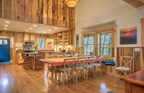 Gerton Casa | Retiro de Bearwallow; ubicado en la cima de la montaña Bearwallow. Senderismo, relajación, Hendersonville, Asheville y más.