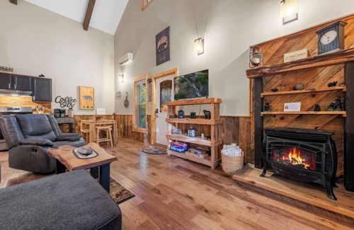 Ellijay Cabina | *Beary Cozy Cabin*Ellijay~Hot Tub~Dogs~Secluded