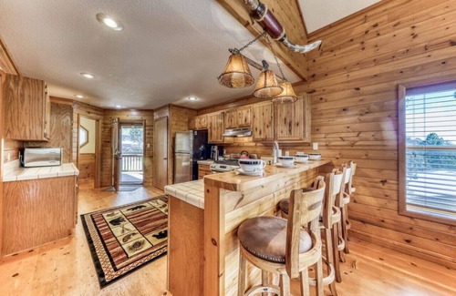 Ruidoso Apartamento | Beary Happy Place:Cozy Mtn Cabin,Deck,Views,Trails