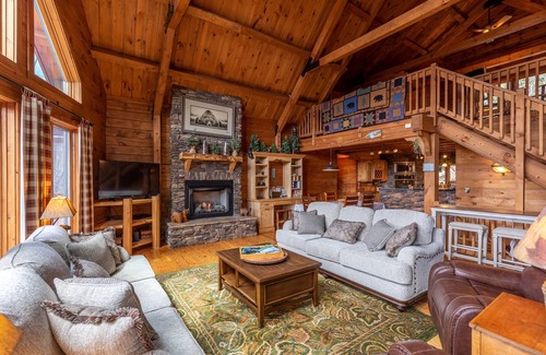 Foscoe Casa | Beary Relaxing Cabin - Big views, two kitchens, hot tub, game table