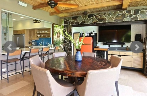 Santa Barbara Casa | Beatiful Family House