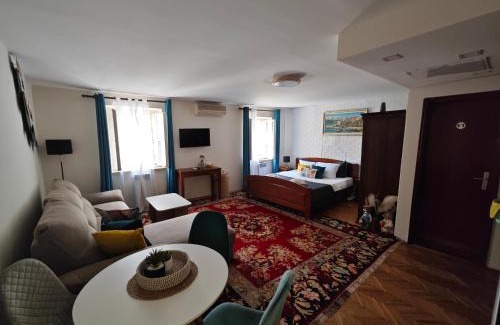 Old Town Casa | Beatrix Suites