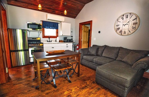 Lake George Cabaña | Beatty Road Cottage - A pasos del agua, restaurantes y actividades