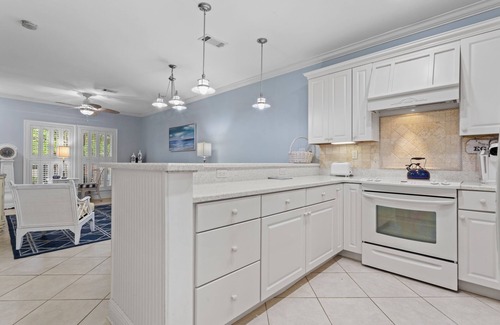 Long Beach Condominio | Beau Claire 2br Long Beach condo with gulf views, steps to beach, Pool