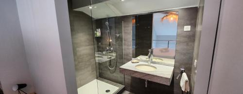 Marigot Apartamento | Beau duplex vue mer avec piscine et accès plage