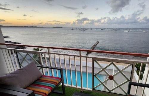 Marigot Apartamento | Beau duplex vue mer avec piscine et accès plage