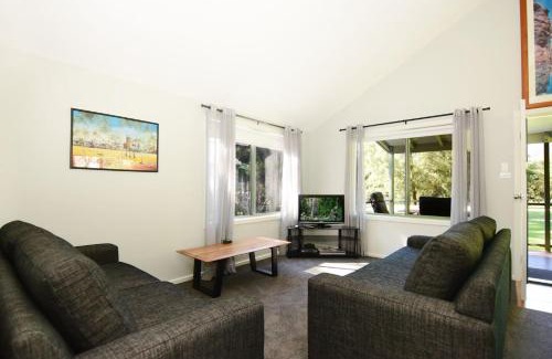 Kangaroo Valley Casa | Beau Villa - Two bedroom Villa on golf course