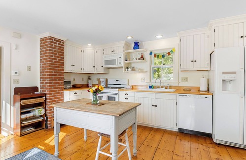 Camden Cabaña | Beauchamp Cottage, near Rockport Harbor and golf course