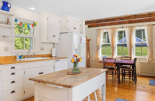 Camden Cabaña | Beauchamp Cottage, near Rockport Harbor and golf course