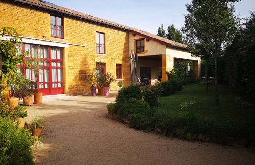 Arnas Casa | Beaujolaise casa familiar en piedras doradas