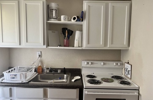 Beaumont Casa | Beaumont Bungalow 1/1 Furnished/Pet Friendly-Nederland, Port Neches, Port Arthur