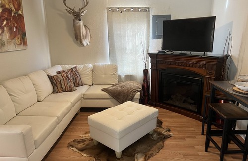 Beaumont Casa | Beaumont Bungalow 1/1 Furnished/Pet Friendly-Nederland, Port Neches, Port Arthur