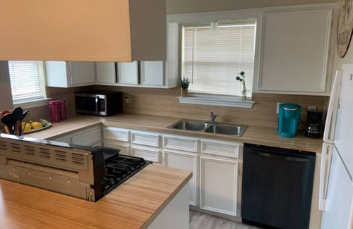 Beaumont Casa | Beaumont Chateau - SHORT/LONG TERM FURNISHED 2/2 HOUSE