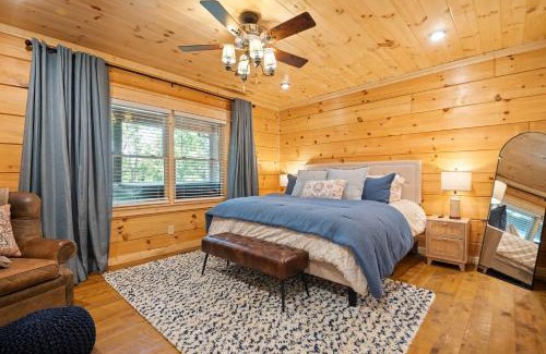 Ellijay Casa | Beaumont - Lux Mountain View Cabin with Hot Tub