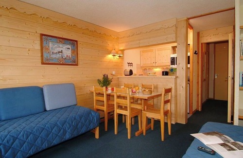 Doucy-Combelouviere Apartamento | Beauregard 2P6M - One Bedroom Apartment, Sleeps 6