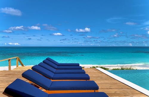 Farmer's Hill Casa | BeauSoleil Beach House, Luxury Private Ocean Front with Infinity Pool/Hot Tub