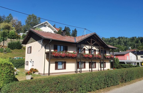 Krumpendorf am Woerther See Apartamento | Beautiful idyllic 75m² vacation apartment
