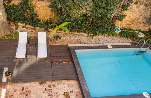 Jonquieres-Saint-Vincent Casa | Casa de vacaciones privada con WIFI, piscina privada, TV, terraza, mascotas permitida, aparcamiento
