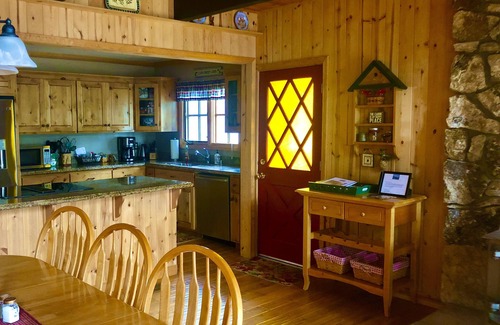 Lake Almanor Country Club Casa | Casa frente al lago en Lake Almanor Country Club- hermosas vistas! Muelle privado / boya