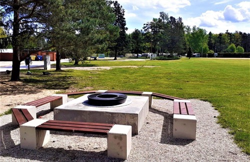Hradec Kralove Casa | Bonito apartamento en villa para 12 personas con WIFI, TV, patio y mascotas permitida