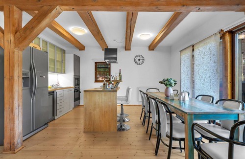 Dolni Branna Casa | Maravillosa casa de vacaciones privada con jacuzzi, WIFI, TV, terraza y mascotas permitida