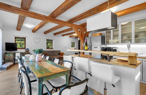 Dolni Branna Casa | Maravillosa casa de vacaciones privada con jacuzzi, WIFI, TV, terraza y mascotas permitida