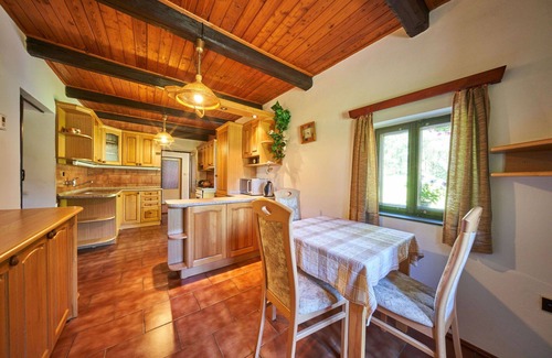 Jivka Villa | Maravillosa casa de vacaciones privada para 21 personas con WIFI, TV y patio