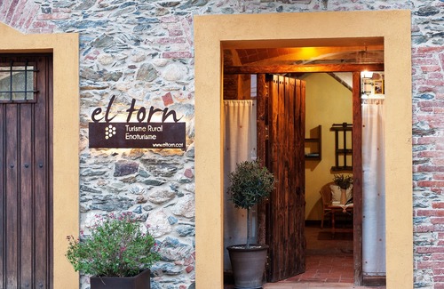 Garriguella Cabaña | Preciosa casa de piedra, 4 habitaciones dobles con baño en cada una.