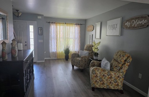 Leacock-Leola-Bareville Casa | Beautiful townhouse 10 minutes from Lancaster city and Dutch Wonderland