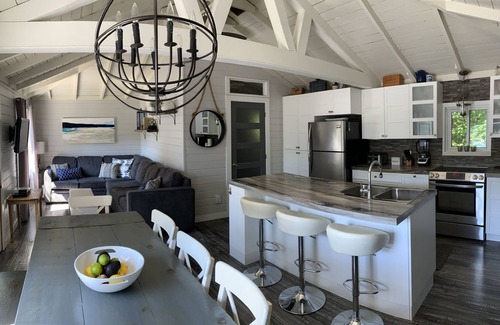 Grenville-sur-la-Rouge Cabaña | Beautiful waterfront cottage with many amenities in Grenville-sur-la-Rouge, QC