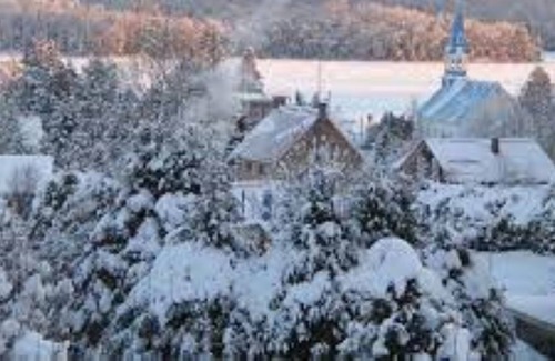 St-Adolphe-d'Howard Cabaña | Beautiful Lakeview Cottage located 20 minutes to Saint-Sauveur Village.