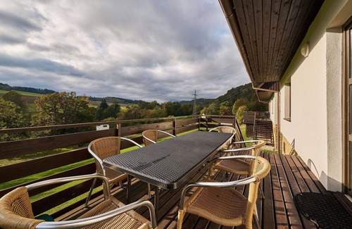 Starkov Casa | Casa de vacaciones privada con WIFI, piscina, TV, patio, mascotas permitida, vista panorámica