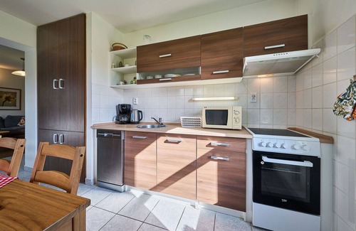Starkov Casa | Casa de vacaciones privada con WIFI, piscina, TV, patio, mascotas permitida, vista panorámica