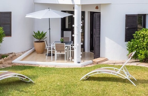 Cales Piques Apartamento | Beautiful Apartment Located on a Cove