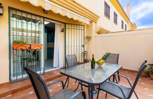 Torre de Benagalbon Casa | Estupenda casa de vacaciones para 6 personas con piscina, WIFI, A/C, TV, terraza y aparcamiento