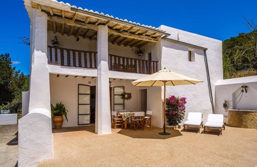 Sant Carles de Peralta Villa | Fantástica casa con balcón, jardín y Wi-Fi; Estacionamiento disponible