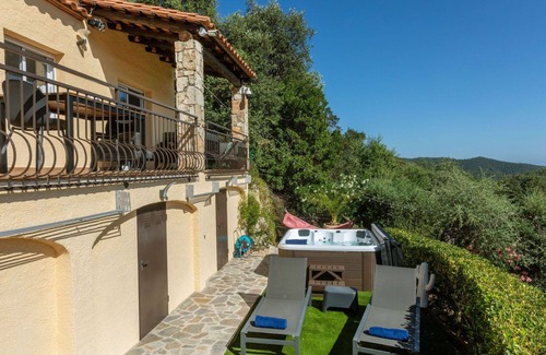 Santa Cristina de Aro Casa | Casa de vacaciones privada con piscina privada, WIFI, A/C, patio, vista panorámica, aparcamiento