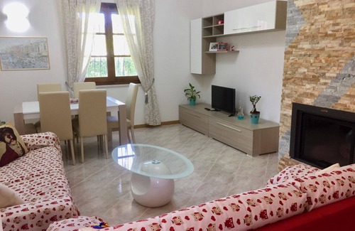 Cinquale Apartamento | Villa independiente, 300 metros cuadrados de jardín, WiFi gratis, dos dormitorios y dos baños.
