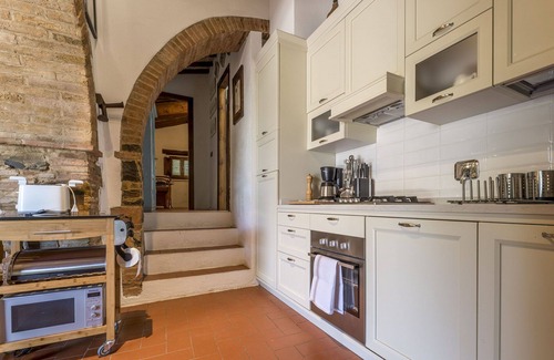 Poggibonsi Villa | Estupenda casa de vacaciones privada con piscina, WIFI, A/C, TV, veranda, cerca de San Gimignano