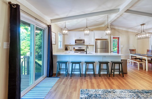 Terrell Casa | Beautiful & Updated Lakefront Getaway on a Peaceful Deep-Water Cove!