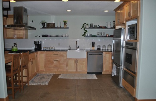 Molalla Casa | Beautiful 1,400 sq ft guesthouse on country property mins. from Silverton.