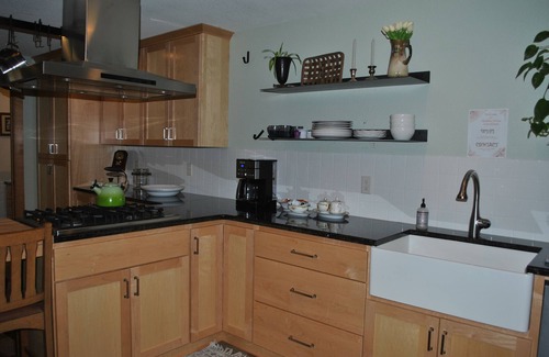 Molalla Casa | Beautiful 1,400 sq ft guesthouse on country property mins. from Silverton.